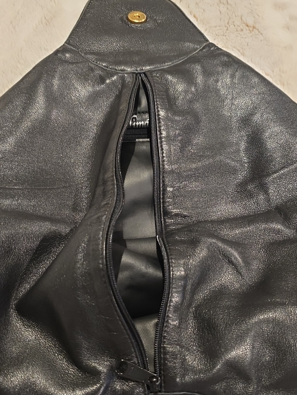 Limar Designs, Oceanside, California. Black Patent Croc-Textured, Shoulder Bag - Picture 6 of 10